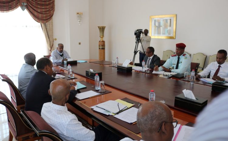  Le Président de la République, Son Excellence Ismail Omar Guelleh, a convoqué au Palais de la République, une réunion d’urgence sur les mesures de prévention, de précaution et de vigilance face au Covid-19.